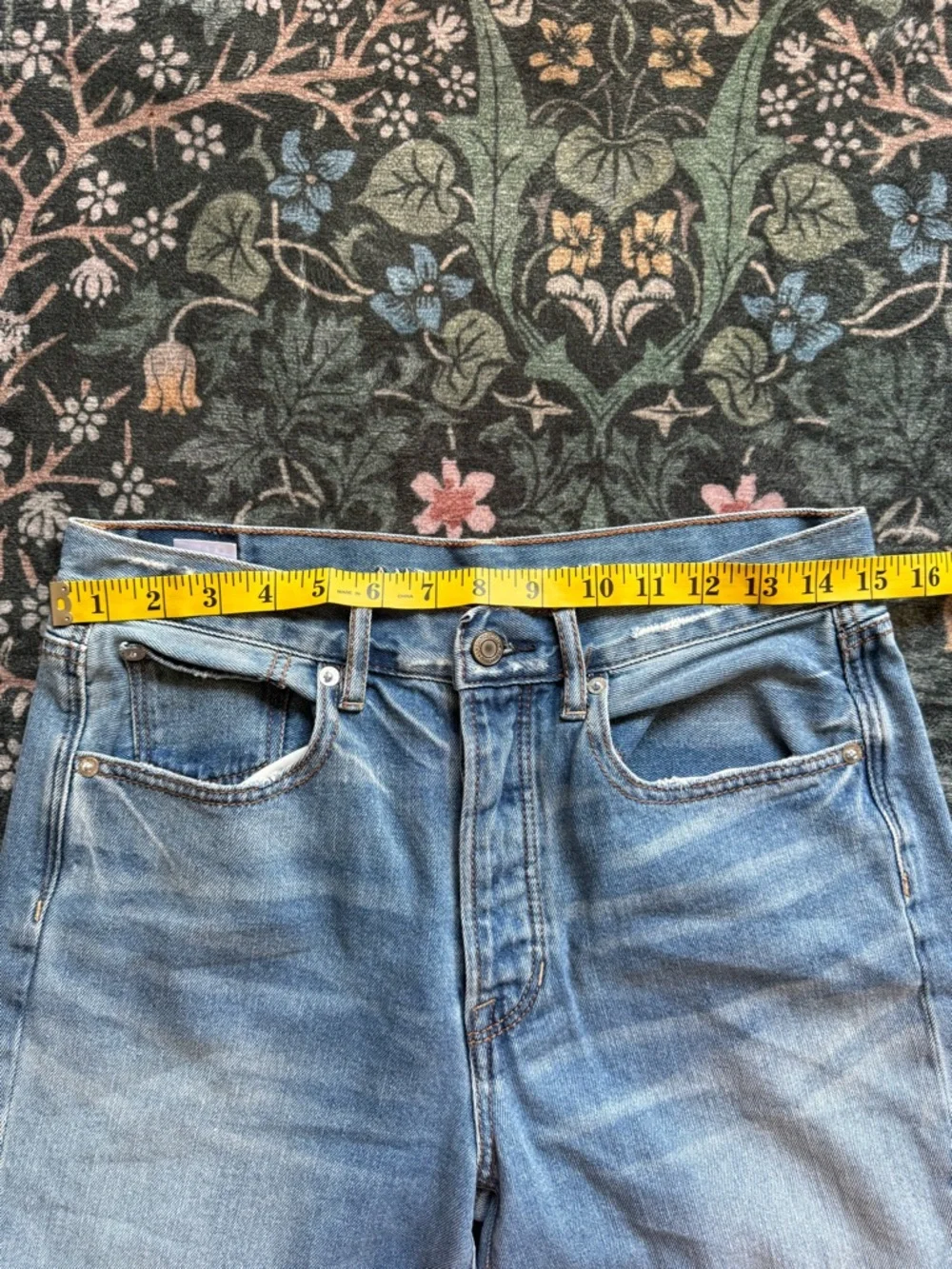 American Eagle Outfitters Light Wash High-Rise Wide Leg Crop Jeans - Picture 3 of 8